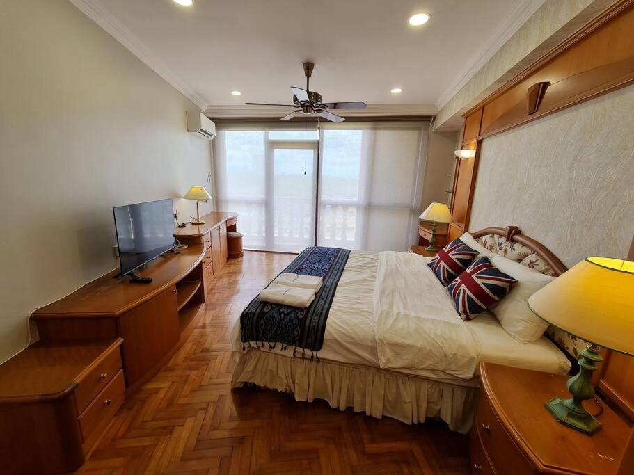 Lovely Waterfront Riverbank Suite With Pool Kuching Zewnętrze zdjęcie