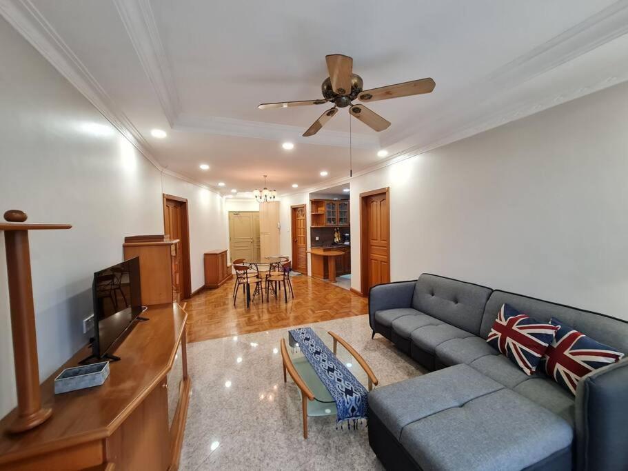 Lovely Waterfront Riverbank Suite With Pool Kuching Zewnętrze zdjęcie