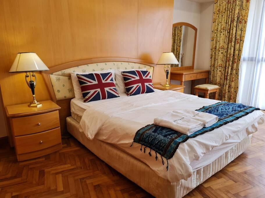 Lovely Waterfront Riverbank Suite With Pool Kuching Zewnętrze zdjęcie