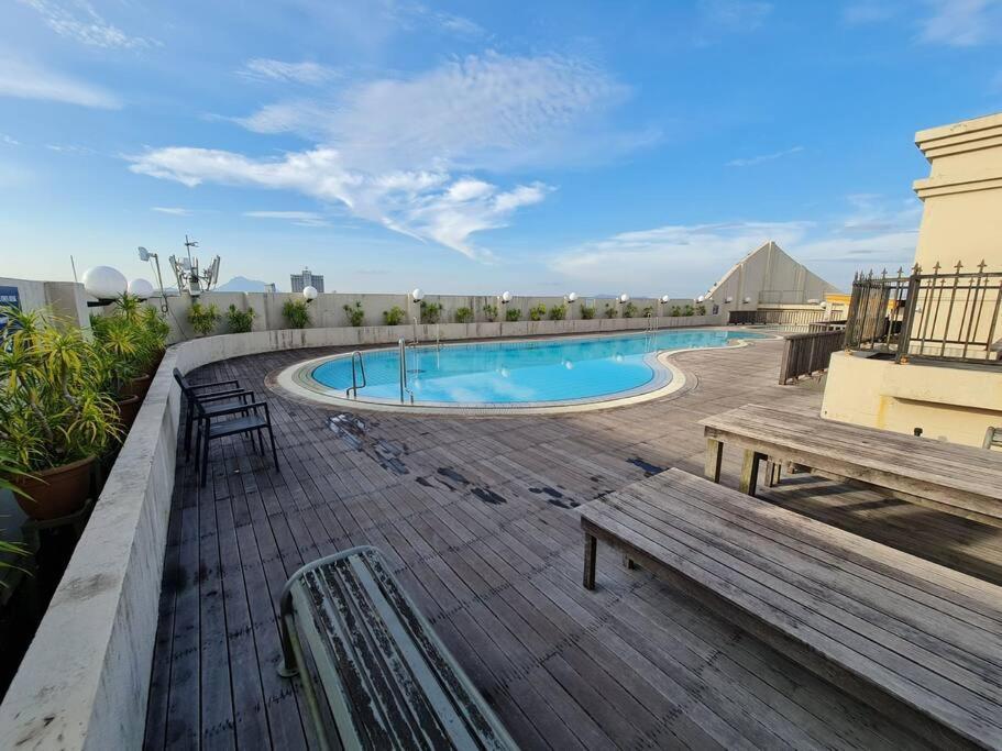 Lovely Waterfront Riverbank Suite With Pool Kuching Zewnętrze zdjęcie