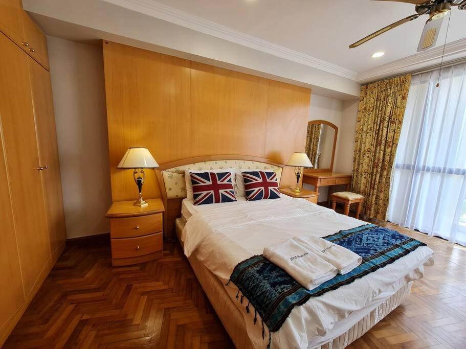 Lovely Waterfront Riverbank Suite With Pool Kuching Zewnętrze zdjęcie
